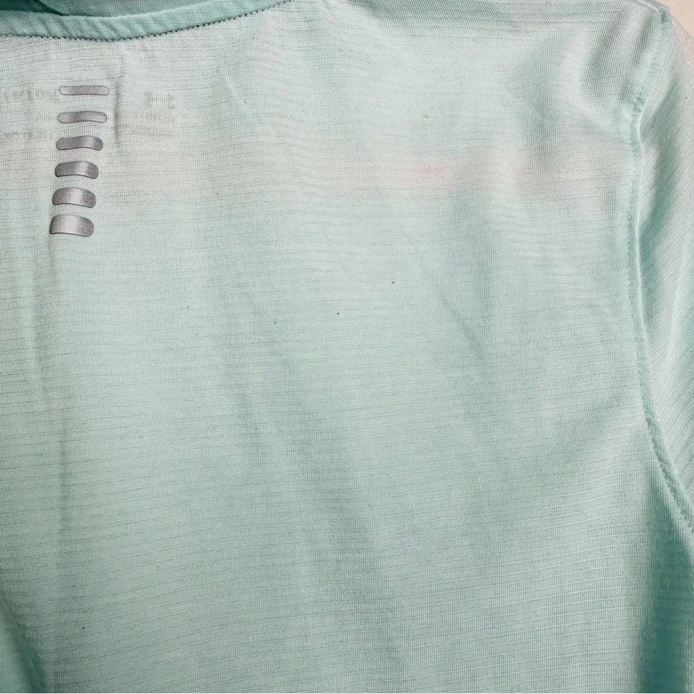 Under Armour Aqua Quarter-Zip Pullover Size Medium